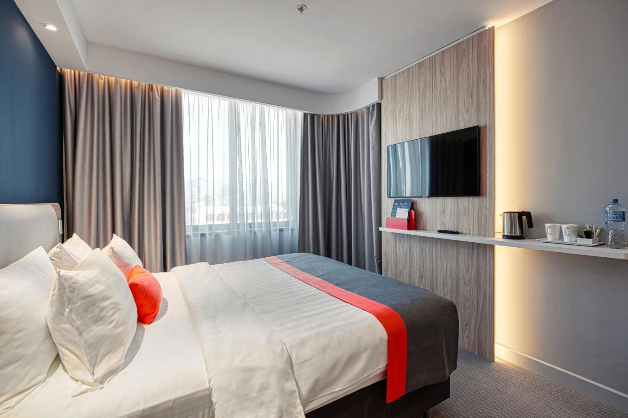 Holiday Inn Express - Almaty By Ihg Zewnętrze zdjęcie